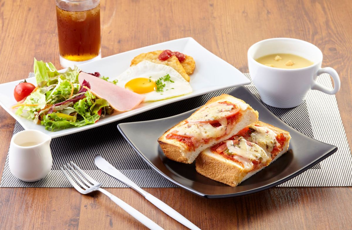 ピザトーストの洋食モーニング